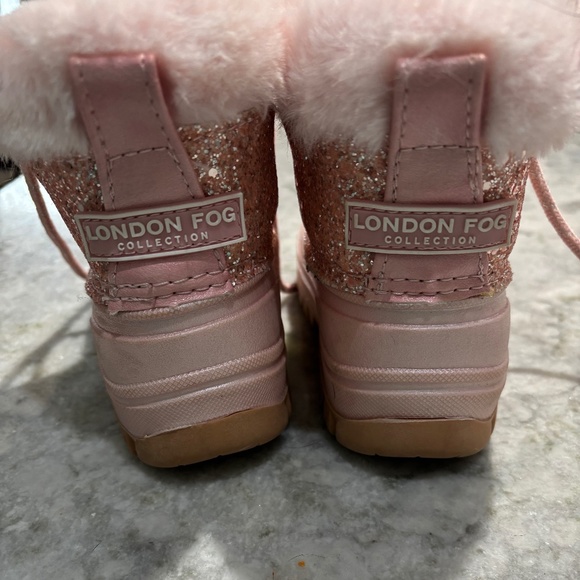 Toddler Girl London Fog Snow Boots - Picture 3 of 4